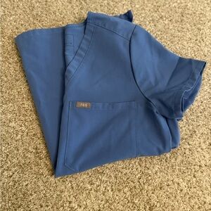 Like New !! Figs Ceil Blue Catarina One-Pocket Scrub Top